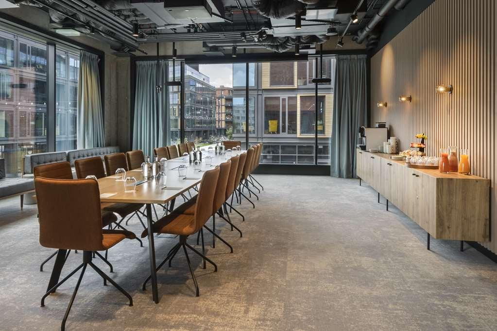 Hotel Barcelo Warsaw Powisle Servizi foto